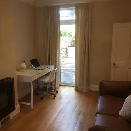 橄榄球小屋度假屋 *